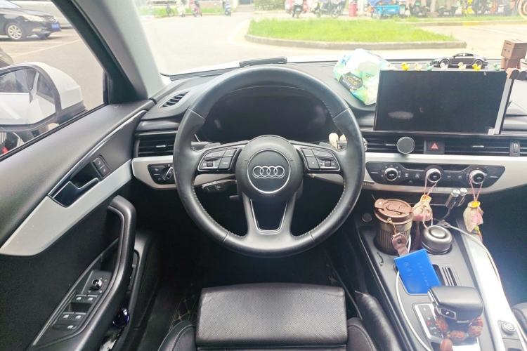 Used Audi A4L 2020 40 TFSI Fashion Dynamic Model Steering Wheel