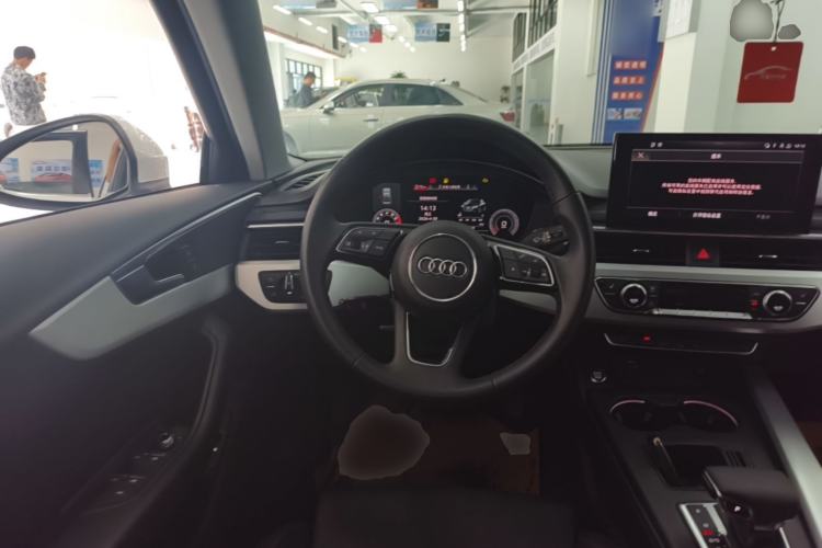 Used Audi A4L 2020 40 TFSI Luxury Dynamic Model Steering Wheel