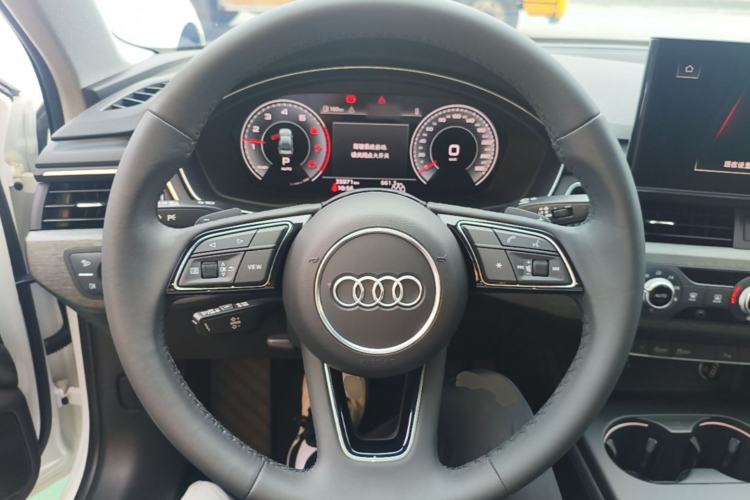 Used Audi A4L 2020 40 TFSI Luxury Dynamic Model Steering Wheel
