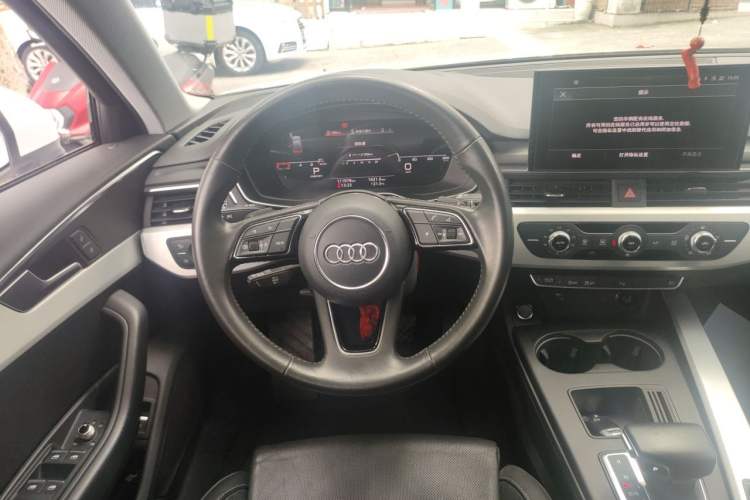 Used Audi A4L 2020 40 TFSI Fashion Dynamic Model Steering Wheel