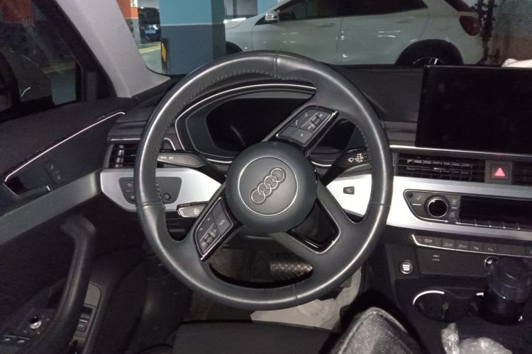 Used Audi A4L 2020 40 TFSI Luxury Dynamic Model Steering Wheel