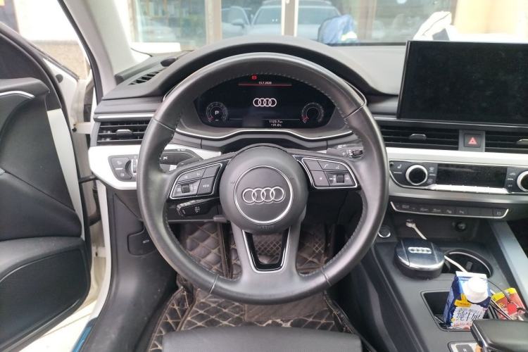 Used Audi A4L 2020 40 TFSI Luxury Dynamic Model Steering Wheel
