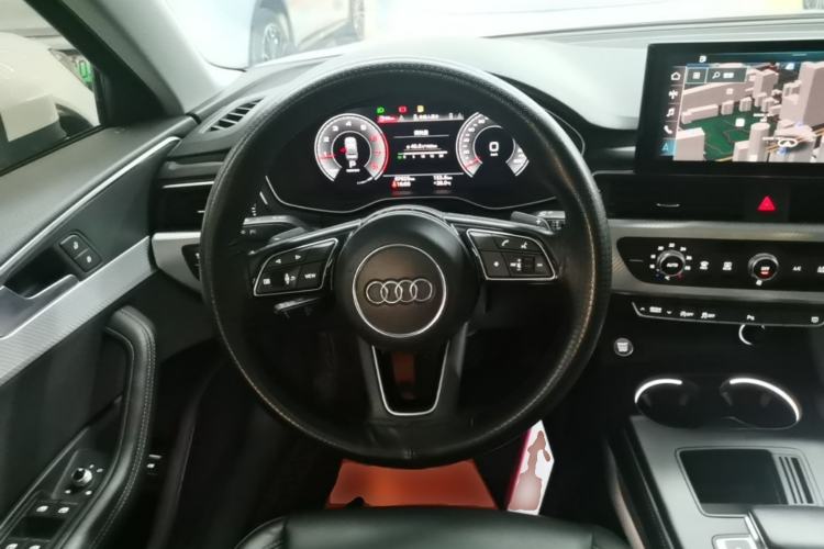 Used Audi A4L 2020 40 TFSI Fashionable and Elegant Model Steering Wheel