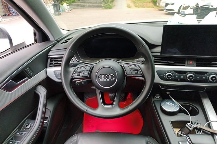 Used Audi A4L 2020 40 TFSI Fashionable and Elegant Model Steering Wheel