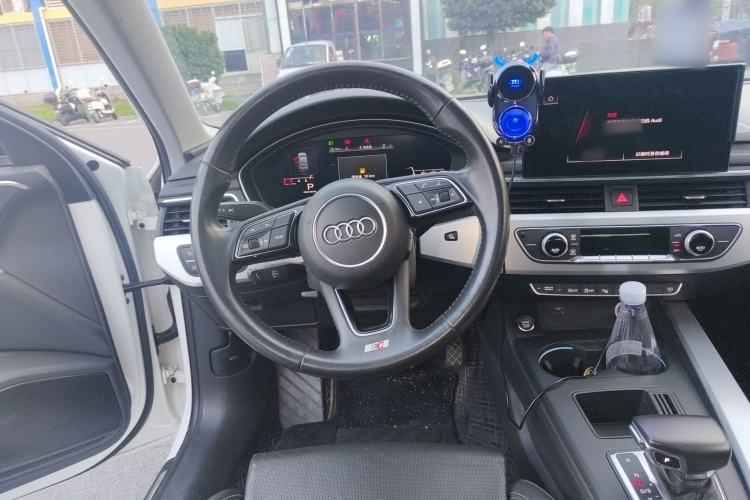 Used Audi A4L 2020 40 TFSI Luxury Dynamic Model Steering Wheel