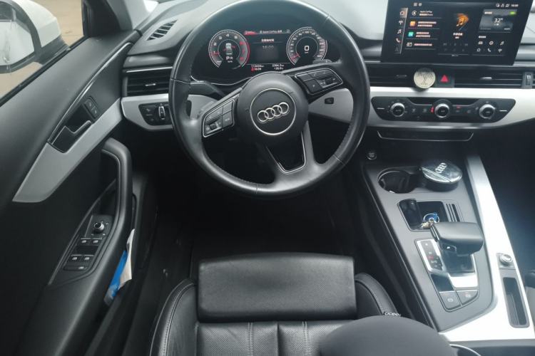Used Audi A4L 2020 40 TFSI Fashion Dynamic Model Steering Wheel