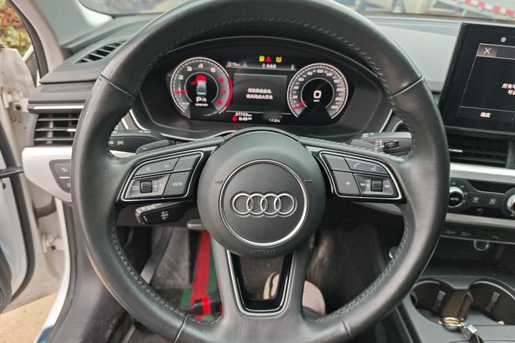 Used Audi A4L 2020 40 TFSI Fashionable and Elegant Model Steering Wheel