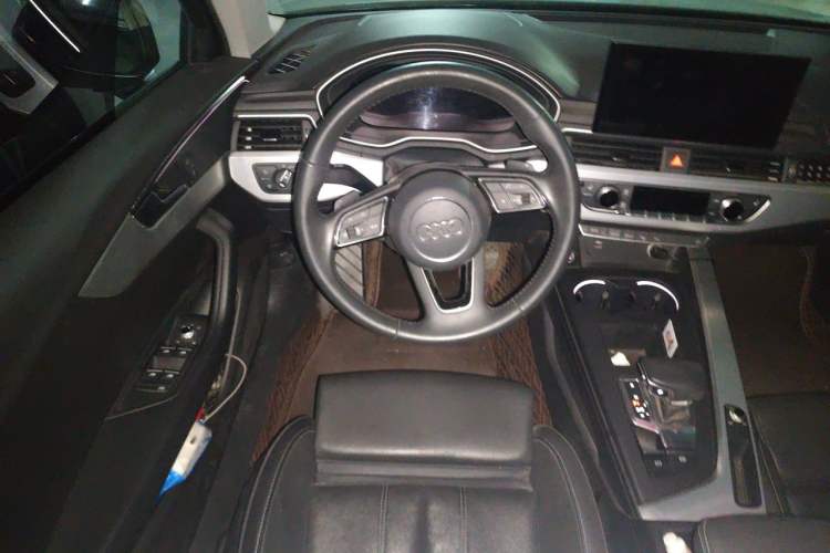 Used Audi A4L 2020 40 TFSI quattro Luxury Dynamic Model Steering Wheel