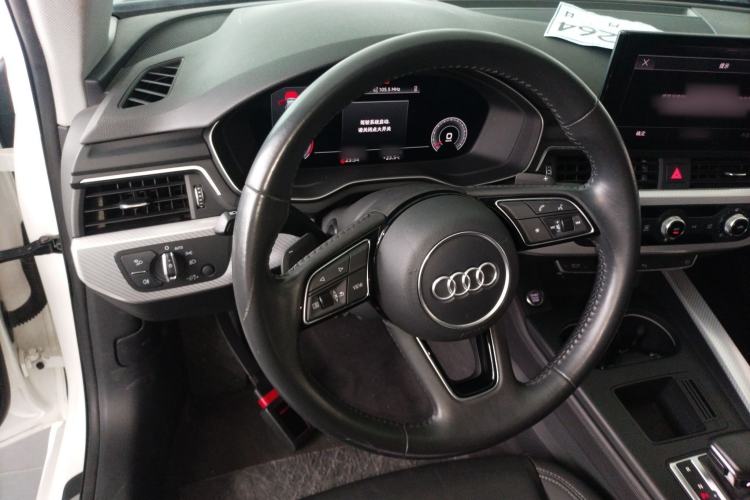 Used Audi A4L 2020 40 TFSI Fashionable and Elegant Model Steering Wheel