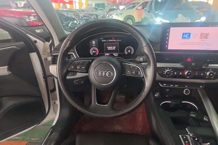 Used Audi A4L 2020 40 TFSI Fashionable and Elegant Model Steering Wheel