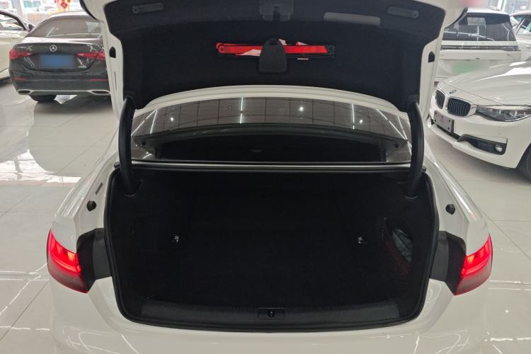 Used Audi A4L 2020 40 TFSI Fashionable and Elegant Model Trunk