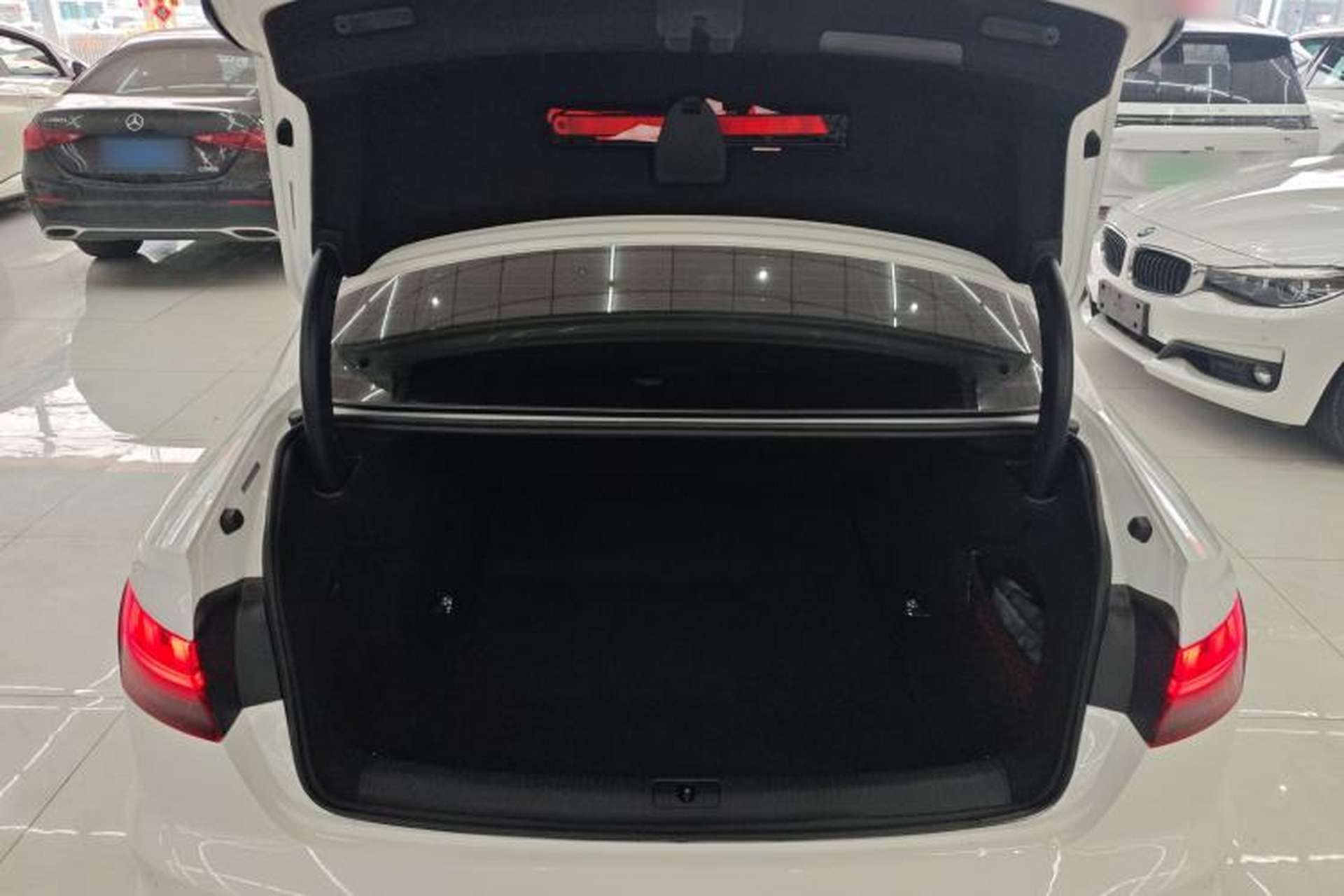 Used Audi A4L 2020 40 TFSI Fashionable and Elegant Model Trunk
