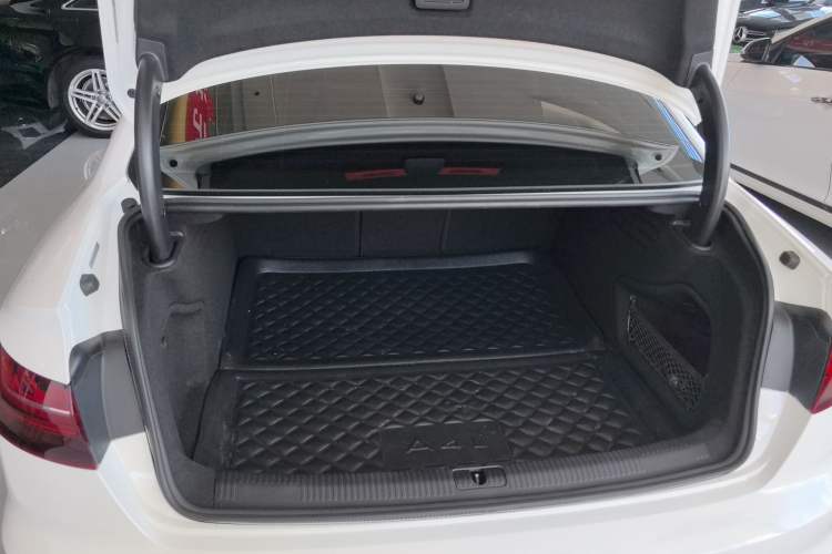 Used Audi A4L 2020 40 TFSI Fashionable and Elegant Model Trunk