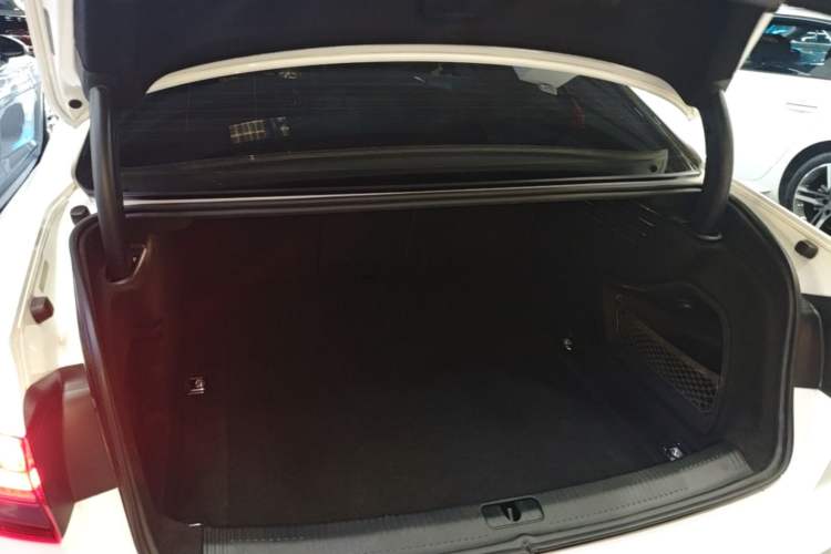 Used Audi A4L 2020 40 TFSI Fashionable and Elegant Model Trunk