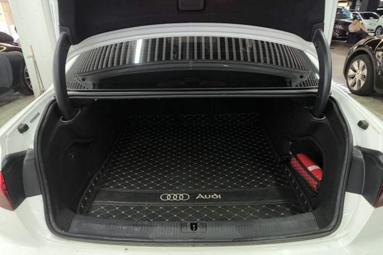 Used Audi A4L 2020 40 TFSI Fashionable and Elegant Model Trunk