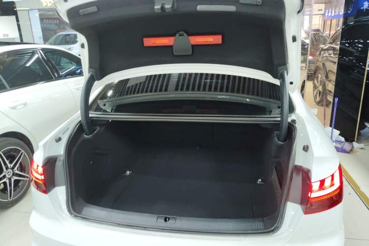 Used Audi A4L 2020 40 TFSI Fashionable and Elegant Model Trunk