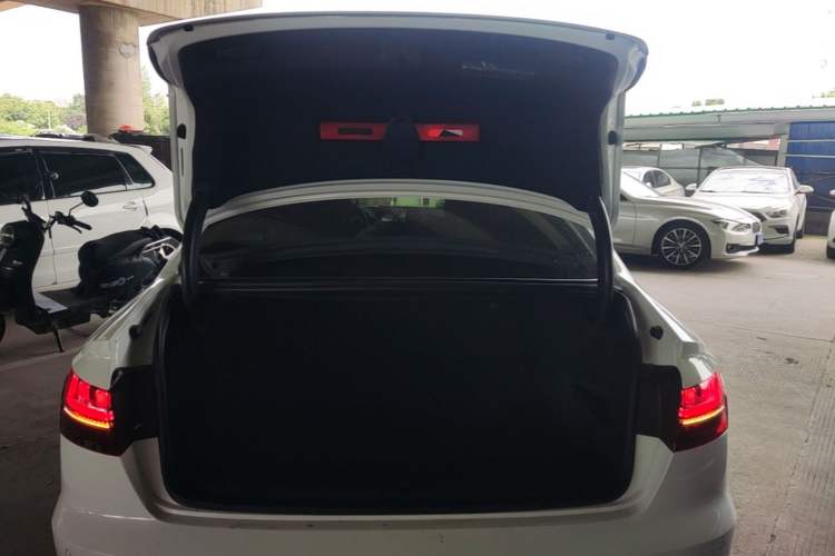 Used Audi A4L 2020 40 TFSI Luxury Dynamic Model Trunk
