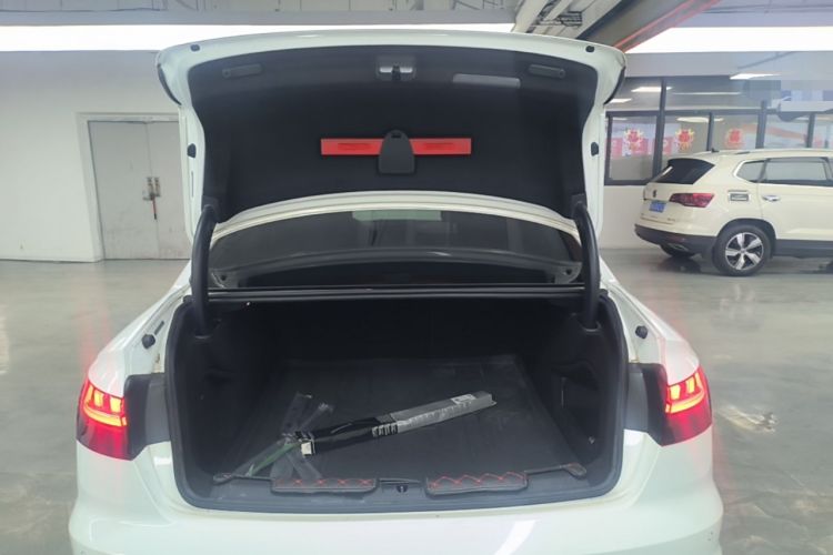Used Audi A4L 2020 40 TFSI Fashionable and Elegant Model Trunk