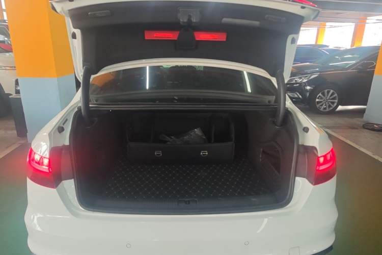 Used Audi A4L 2020 40 TFSI Fashionable and Elegant Model Trunk