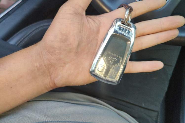 Used Audi A4L 2020 40 TFSI Fashionable and Elegant Model Vehicle Key
