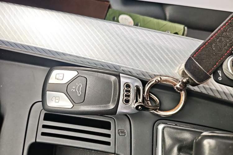 Used Audi A4L 2020 40 TFSI Fashionable and Elegant Model Vehicle Key