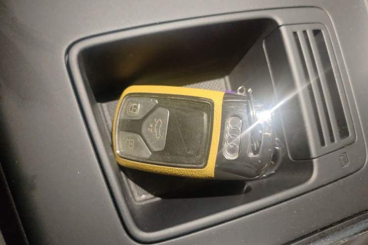 Used Audi A4L 2020 40 TFSI Luxury Dynamic Model Vehicle Key