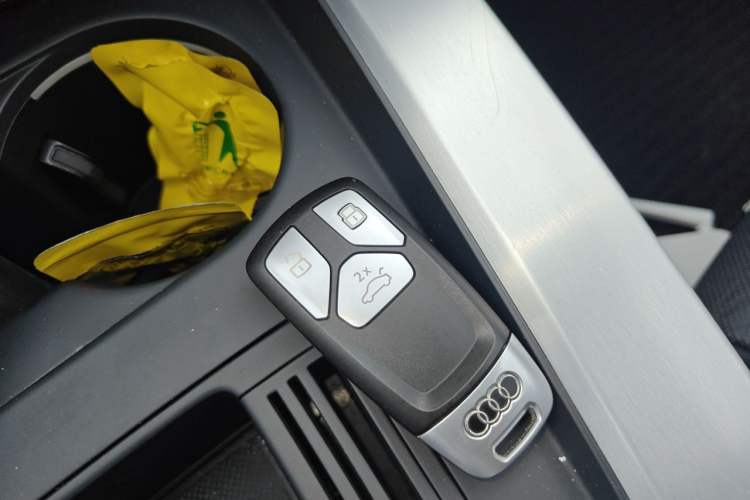 Used Audi A4L 2020 40 TFSI Luxury Dynamic Model Vehicle Key