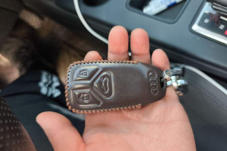 Used Audi A4L 2020 40 TFSI Fashionable and Elegant Model Vehicle Key