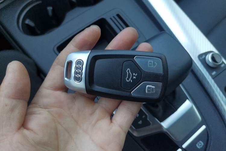 Used Audi A4L 2020 40 TFSI Fashionable and Elegant Model Vehicle Key