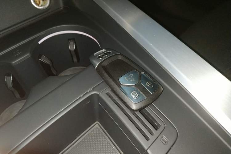 Used Audi A4L 2020 40 TFSI Luxury Dynamic Model Vehicle Key