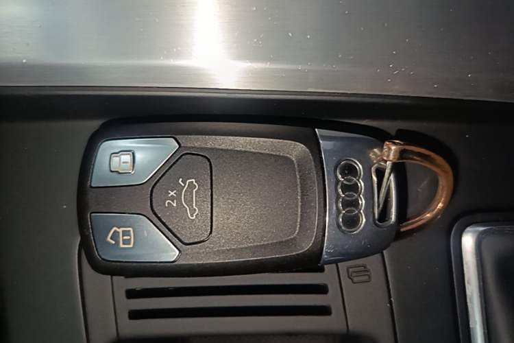 Used Audi A4L 2020 40 TFSI Luxury Prestige Edition Vehicle Key