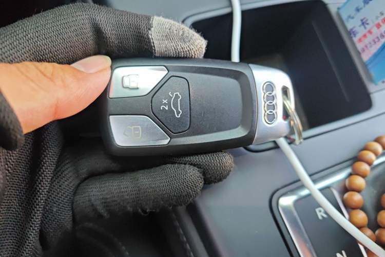 Used Audi A4L 2020 40 TFSI Fashionable and Elegant Model Vehicle Key