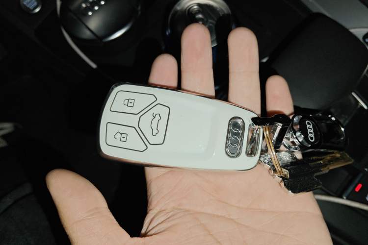 Used Audi A4L 2020 40 TFSI Luxury Dynamic Model Vehicle Key