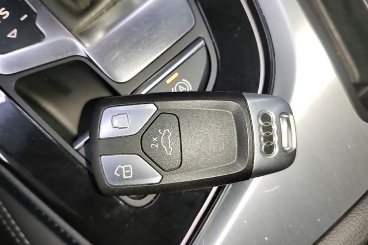 Used Audi A4L 2020 40 TFSI Luxury Prestige Edition Vehicle Key