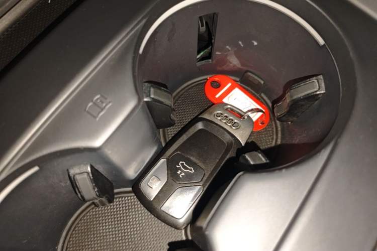 Used Audi A4L 2020 40 TFSI Fashionable and Elegant Model Vehicle Key