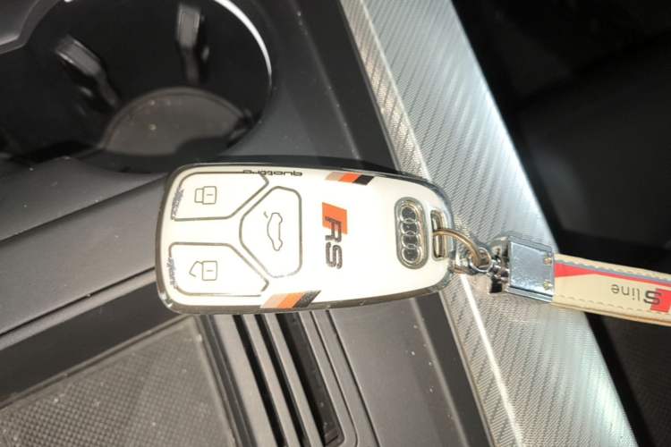 Used Audi A4L 2020 40 TFSI Fashionable and Elegant Model Vehicle Key