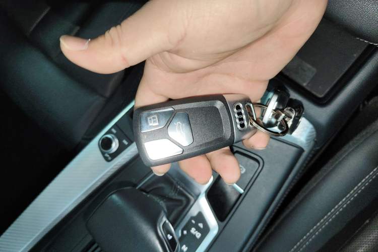 Used Audi A4L 2020 40 TFSI Fashionable and Elegant Model Vehicle Key