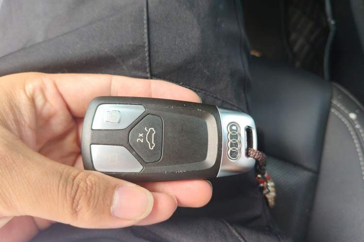 Used Audi A4L 2020 40 TFSI Fashionable and Elegant Model Vehicle Key