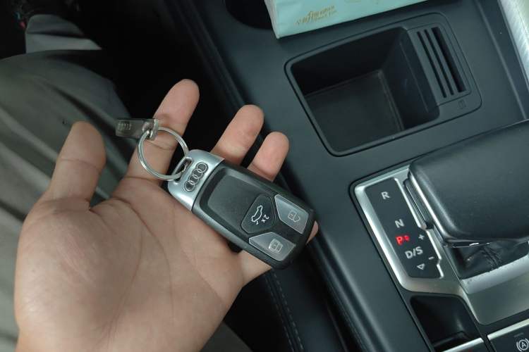 Used Audi A4L 2020 40 TFSI Fashionable and Elegant Model Vehicle Key