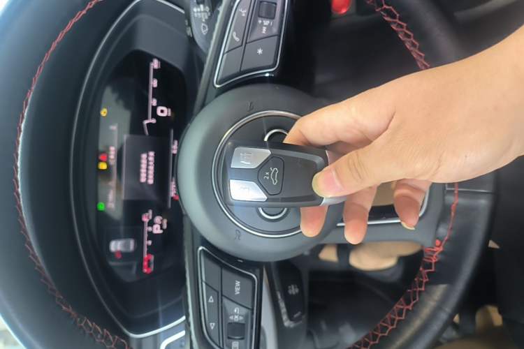 Used Audi A4L 2020 40 TFSI Fashionable and Elegant Model Vehicle Key