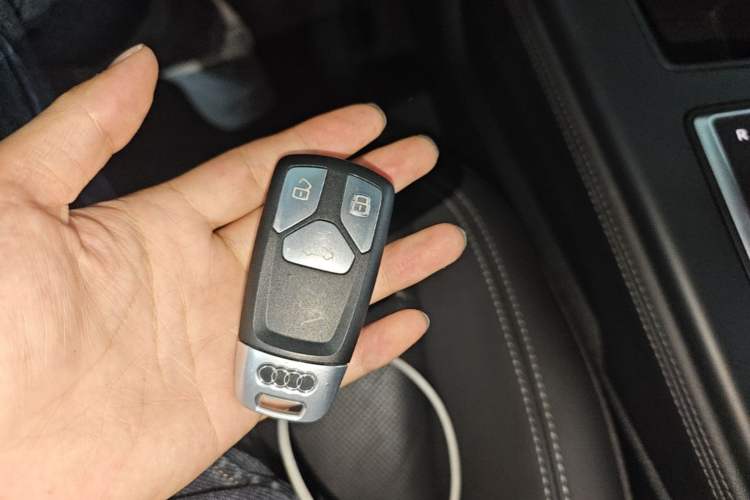 Used Audi A4L 2020 40 TFSI Luxury Prestige Edition Vehicle Key