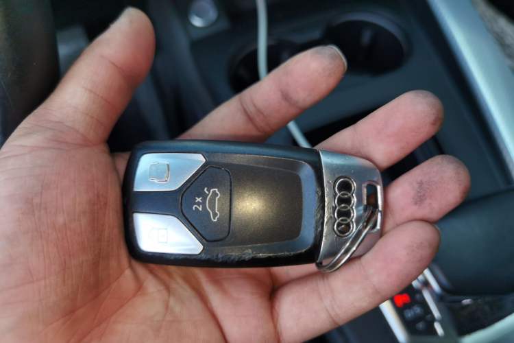 Used Audi A4L 2020 40 TFSI Fashionable and Elegant Model Vehicle Key