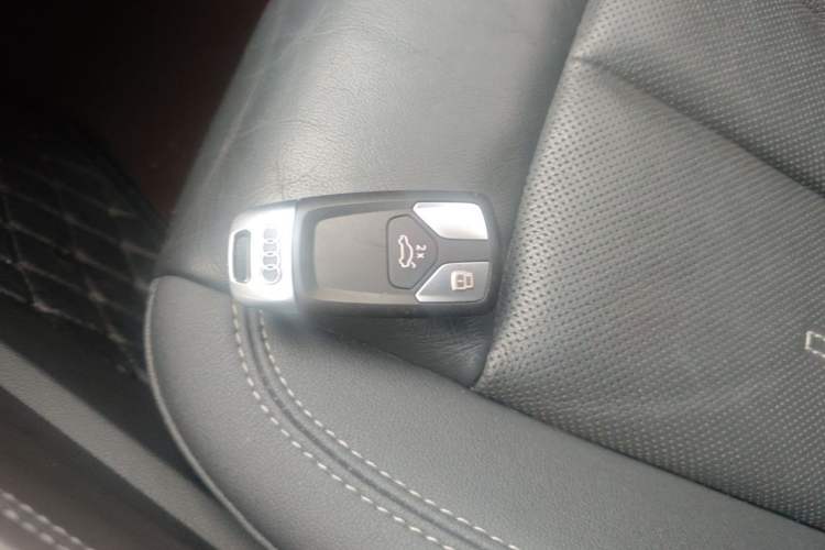 Used Audi A4L 2020 40 TFSI Luxury Prestige Edition Vehicle Key