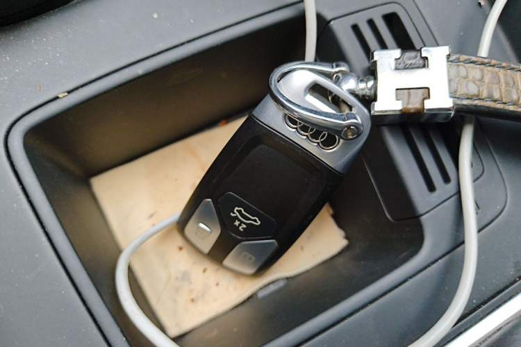 Used Audi A4L 2020 40 TFSI Fashionable and Elegant Model Vehicle Key