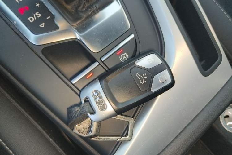 Used Audi A4L 2020 40 TFSI Luxury Dynamic Model Vehicle Key
