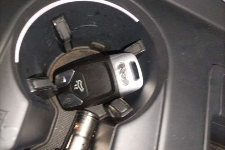 Used Audi A4L 2020 40 TFSI Fashionable and Elegant Model Vehicle Key
