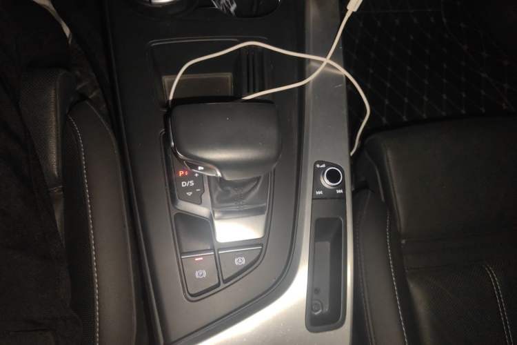 Used Audi A4L 2020 40 TFSI Fashion Dynamic Model Gear Lever