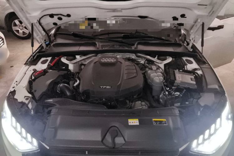 Used Audi A4L  Engine Bay