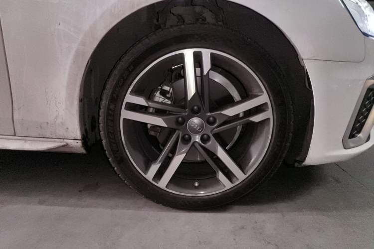 Used Audi A4L  Right Front Wheel Hub