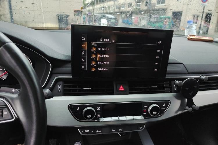 Used Audi A4L 2022 40 TFSI Luxury Dynamic Model Audio And AC Panel